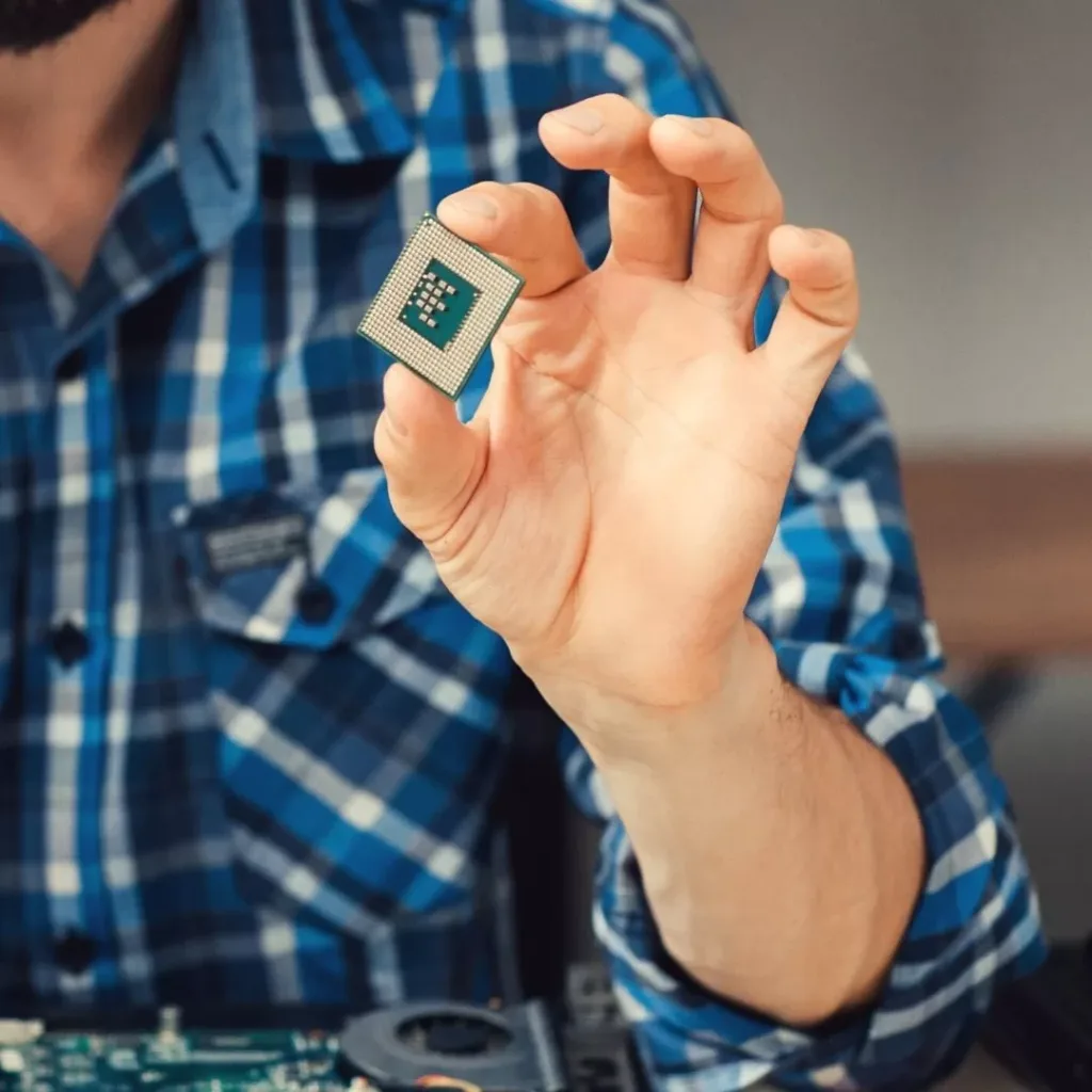 La actual escasez de microchips y cómo puede afectar el suministro de dispositivos electrónicos